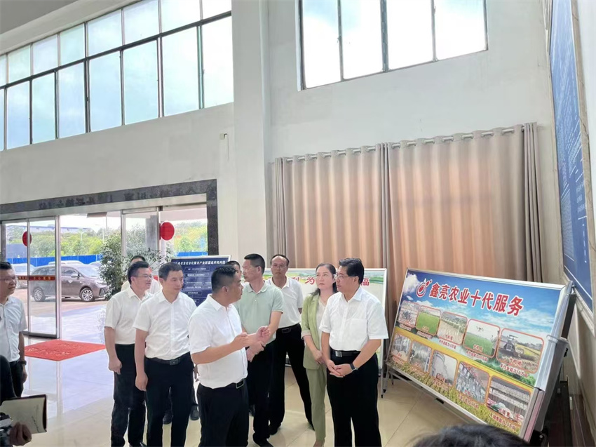 湖南省委常委、統(tǒng)戰(zhàn)部部長(zhǎng)隋忠誠(chéng)調(diào)研鑫亮糧油，推動(dòng)農(nóng)產(chǎn)品加工及農(nóng)業(yè)社會(huì)化服務(wù)發(fā)展